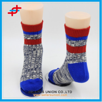 2015 nuevo estilo rojo y azul colores mezclados calcetines de algodón de punto cálido para adultos